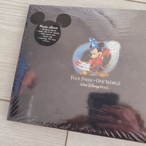 NWT Walt Disney World Four Parks One World Mickey Mouse Family Photo Album 4"x6" - Picture 4 of 6